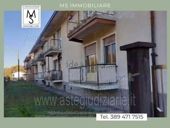 Appartamento con 5 locali in vendita in Via Milano, Angera