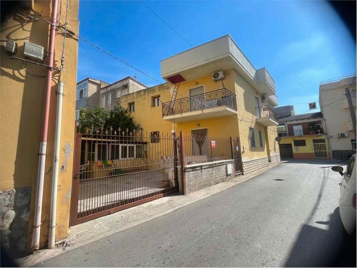 Casa con 6 locali in vendita in Via Pesaro, Mondragone