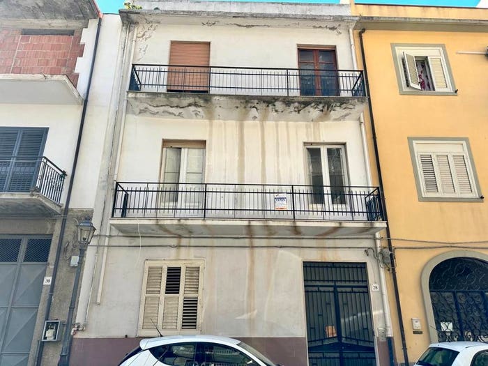 Casa con 6 locali in vendita in Via Benedetto Croce, Barcellona Pozzo di Gotto