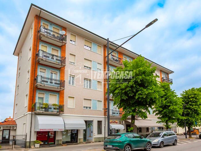 Appartamento quadrilocale in vendita in Viale Regina Elena, Centro, Fossano