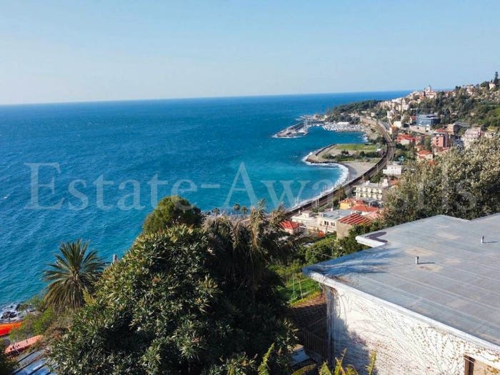 Casa con 6 locali in vendita in Via Cornice dei Due Golfi, Arziglia Madonna della Ruota, Bordighera