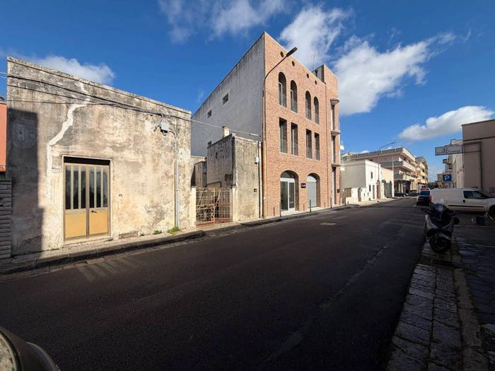 Casa quadrilocale in vendita in Via Roma, Calimera