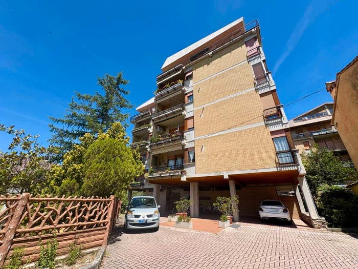 Appartamento con 6 locali in vendita in VIA PIETRO MILIANI, Centro, Fabriano