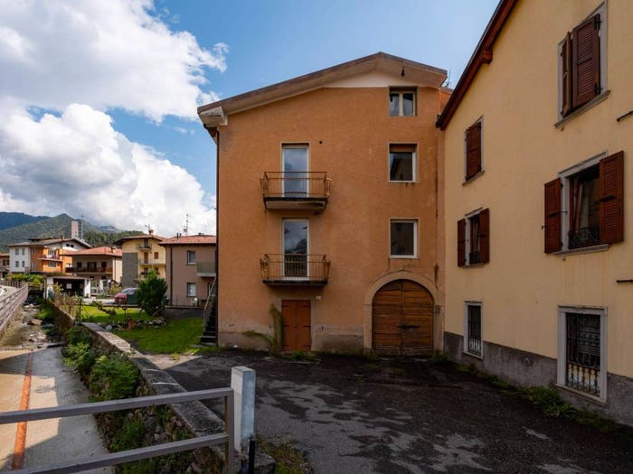 Casa con 6 locali in vendita in Via Fiorine, Centro, Clusone