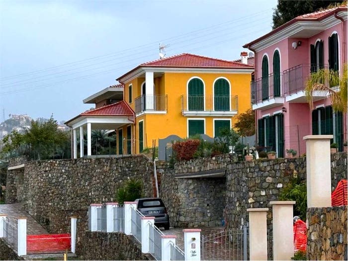 Casa con 6 locali in vendita in via coggiola, Zona Collinare, Bordighera