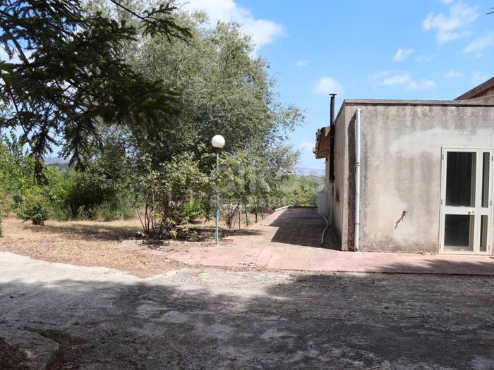 Casa con 6 locali in vendita in Cda Casebianche, Palazzolo Acreide