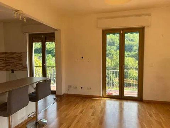 Appartamento quadrilocale in vendita in Via Emilio Mangini, Centro, Montoggio