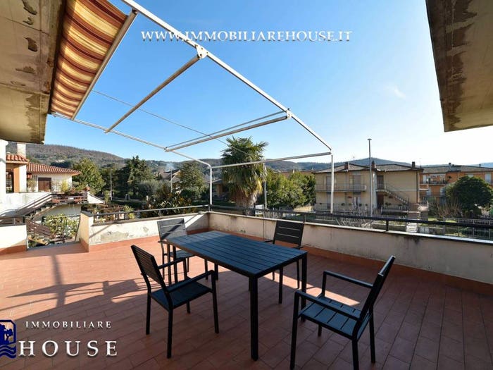 Appartamento con 5 locali in vendita in Viale Santa Maria, Bolsena
