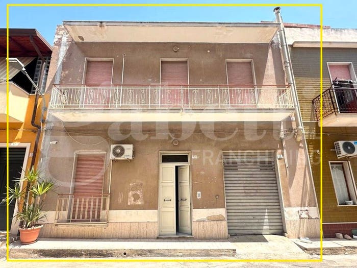 Casa con 6 locali in vendita in VIA LOMBARDIA, Centro, Avola