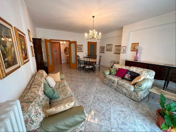 Appartamento con 5 locali in vendita in Via La Marmora, Centro, Nuoro