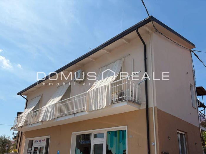 Appartamento trilocale in vendita in Via Mantova, Centro, Peschiera del Garda