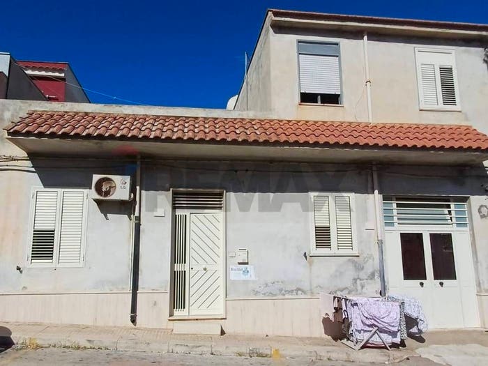 Casa con 6 locali in vendita in Via Marche, Centro, Pachino