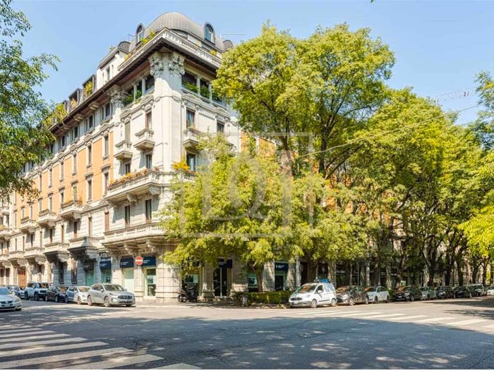 Appartamento con 6 locali in vendita in Via Bronzetti, Indipendenza, Milano