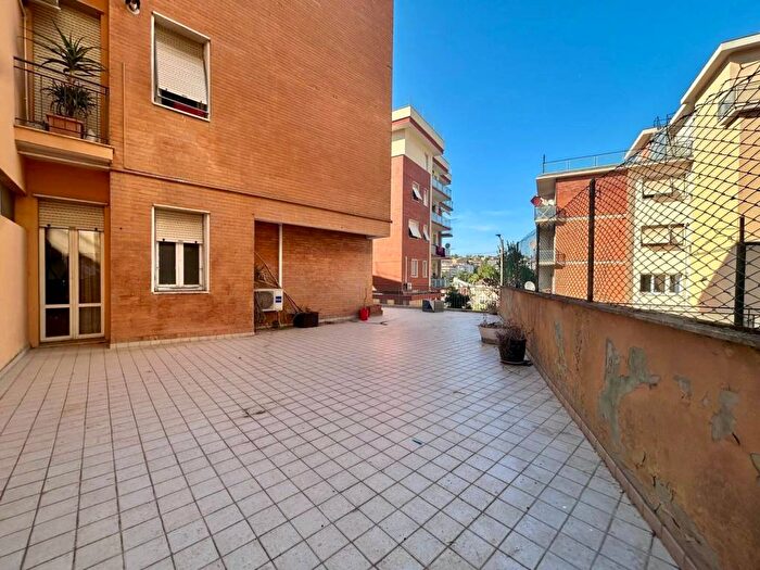 Appartamento trilocale in vendita in Le Grazie, Ancona
