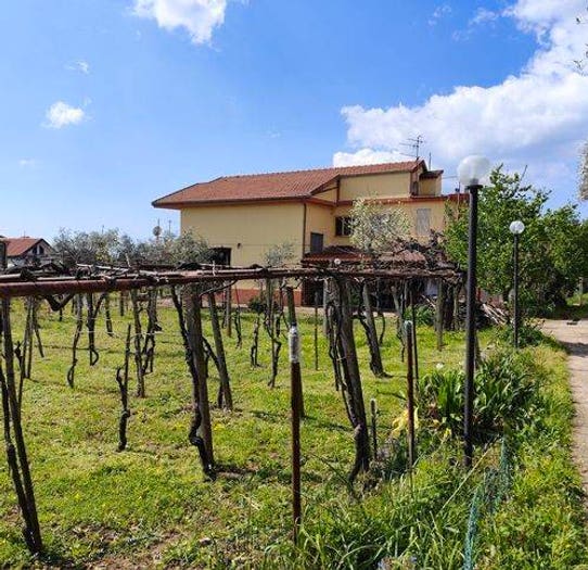 Casa con 6 locali in vendita in Via Folcata Inferiore, Campagna
