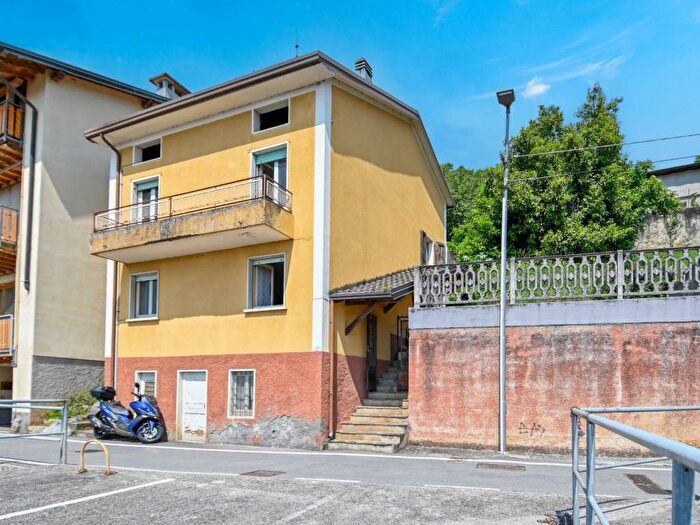 Casa quadrilocale in vendita in Via Leone XIII, Orezzo, Gazzaniga