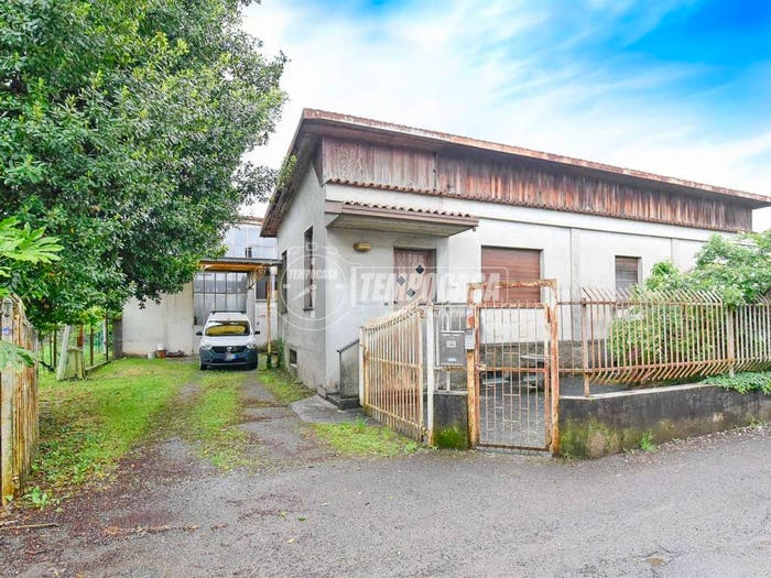 Casa quadrilocale in vendita in Via Pinerolo, Semicentro, Cantù