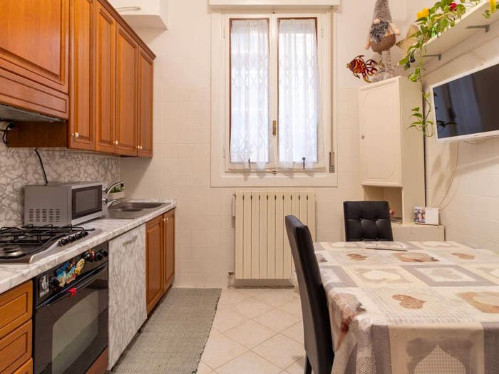 Appartamento trilocale in vendita in Via Giovanni Francesco Barbieri, Bolognina, Bologna