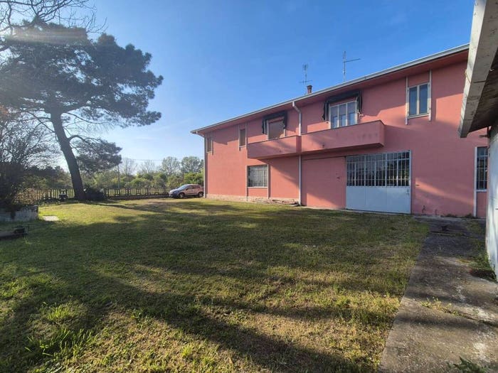 Casa con 5 locali in vendita in Via Ghiacciaia, Legnago