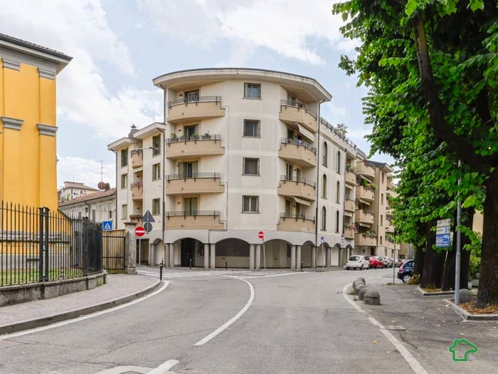 Appartamento trilocale in vendita in Via Giacomo Frassi, Melegnano