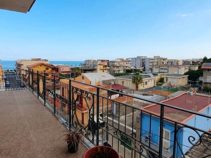 Appartamento quadrilocale in vendita in Via Salvatore Saccà, Venetico Marina, Venetico