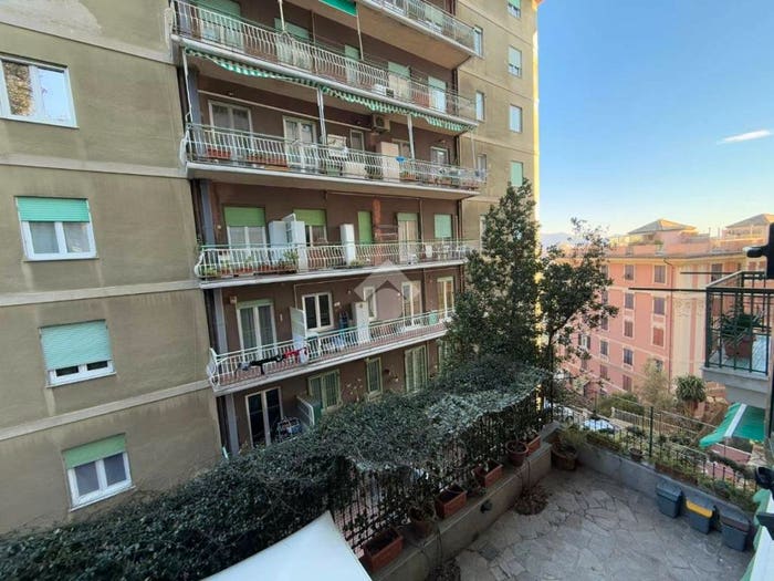 Appartamento con 6 locali in vendita in Via Cesare Cabella, Castelletto, Genova