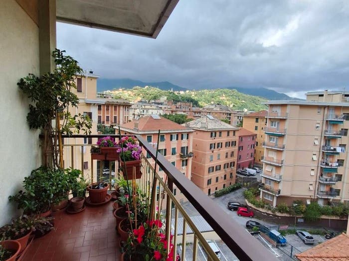 Appartamento quadrilocale in vendita in Salita Brasile, Bolzaneto, Genova