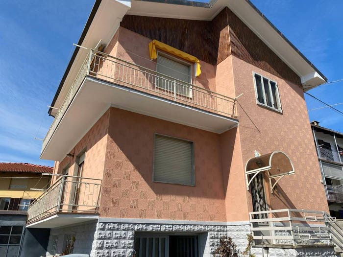 Casa con 6 locali in vendita in Borgata Selvaggio Sopra, Selvaggio, Giaveno