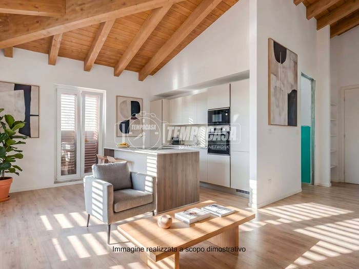 Appartamento bilocale in vendita in Via San Antonio, Centro, Luino