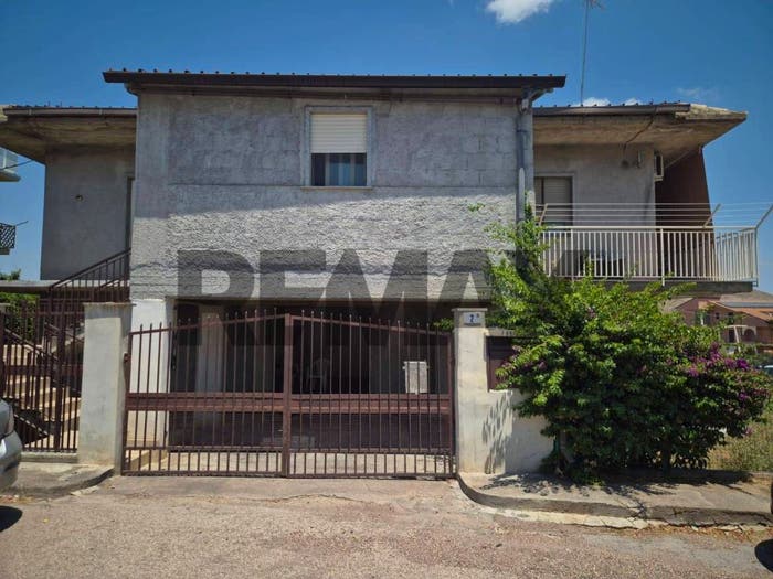Casa con 6 locali in vendita in Via Padre Pio, Centro, Ramacca