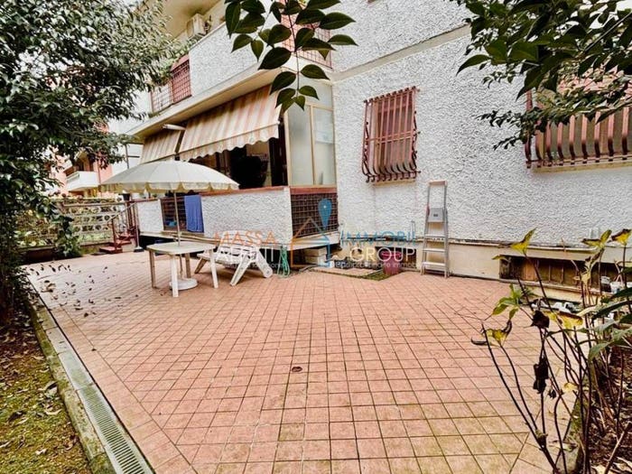 Appartamento quadrilocale in vendita in Via G Carducci, Centro, Massa