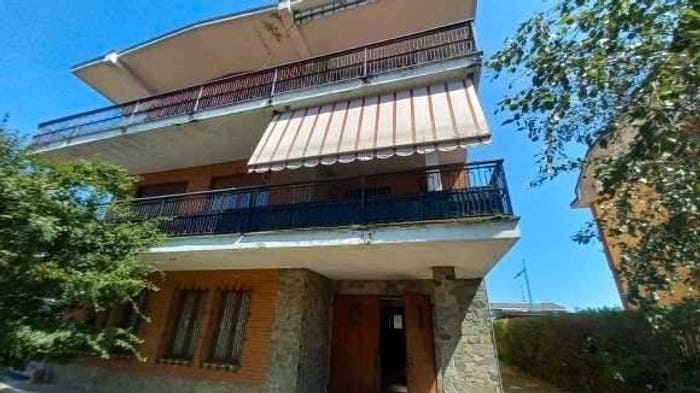 Appartamento con 6 locali in vendita in Via Genova, Centro, Orbassano