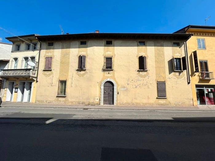 Casa con 6 locali in vendita in Via Cesare Deretti, Centro, Carpenedolo