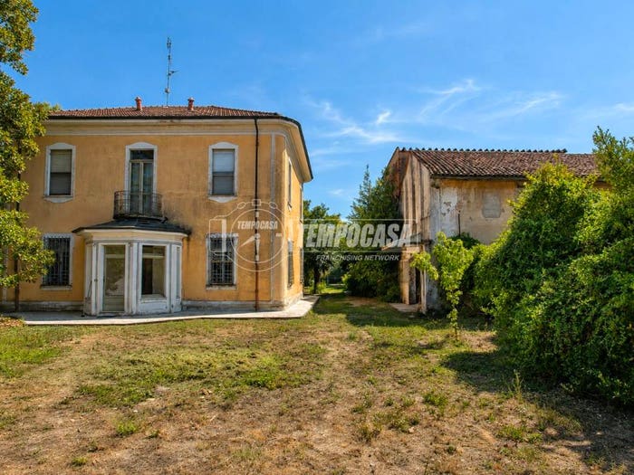 Casa con 6 locali in vendita in Via Trieste, Pertengo