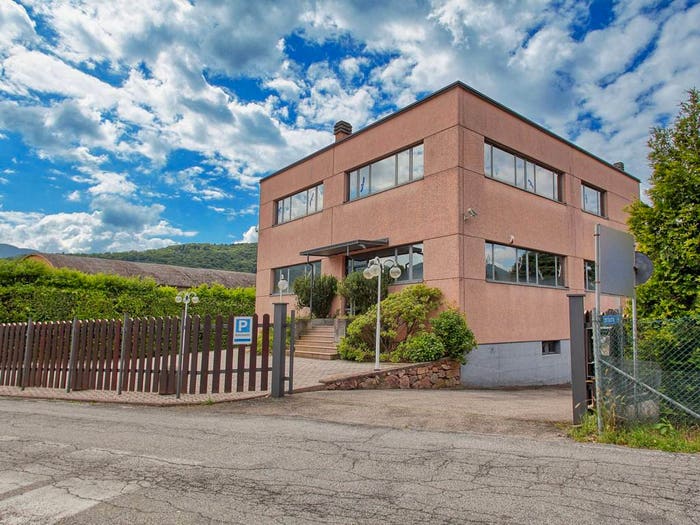 Casa quadrilocale in vendita in Via Baraggia, Centro, Cunardo