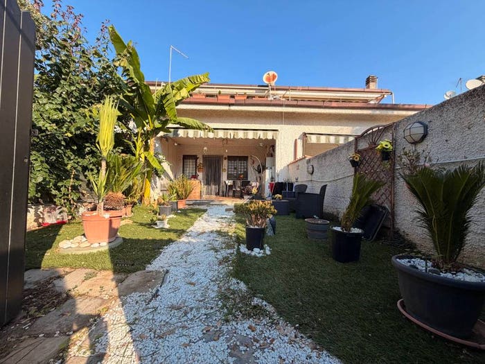 Casa quadrilocale in vendita in Viale Colle Romito, Colle Romito, Ardea