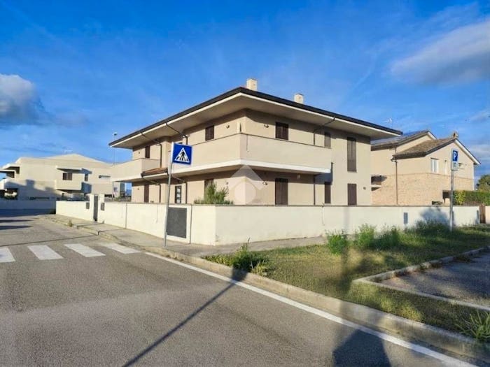 Appartamento quadrilocale in vendita in Via Laghi di Pilato, Viale Firenze Paciana, Foligno
