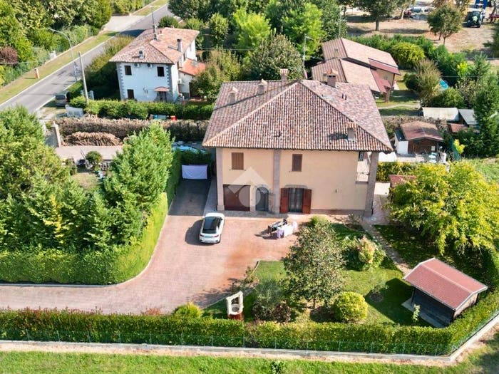 Casa con 6 locali in vendita in Via Savena Vecchia, Centro, Baricella