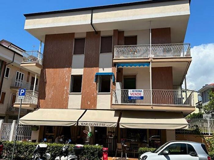 Appartamento trilocale in vendita in Via Aurelia, Centro, Loano