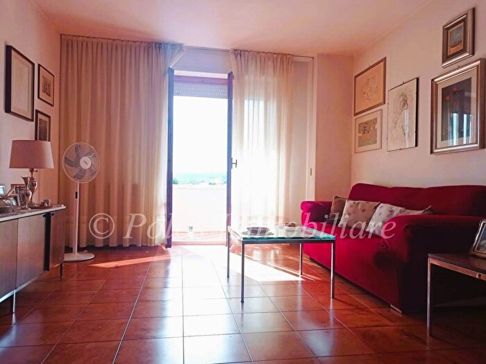 Appartamento con 6 locali in vendita in Via Ugo Foscolo, Porto San Giorgio
