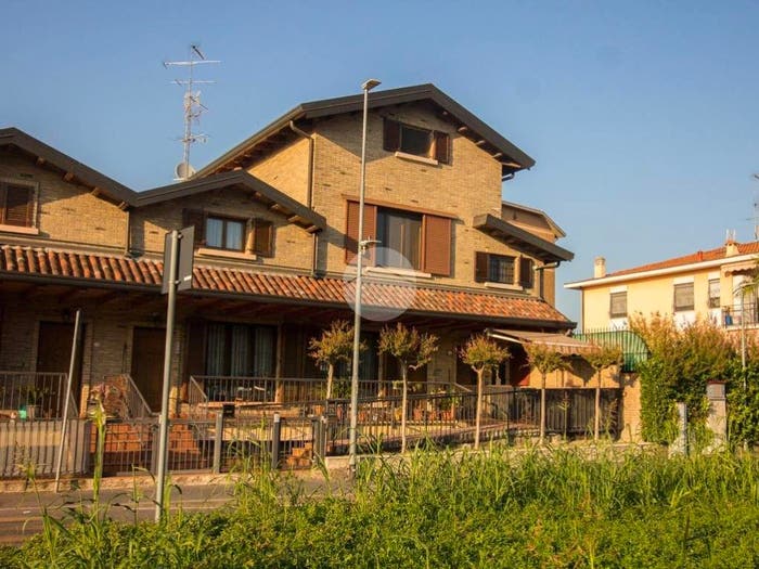 Casa quadrilocale in vendita in Viale JF Kennedy, Centro, Garbagnate Milanese