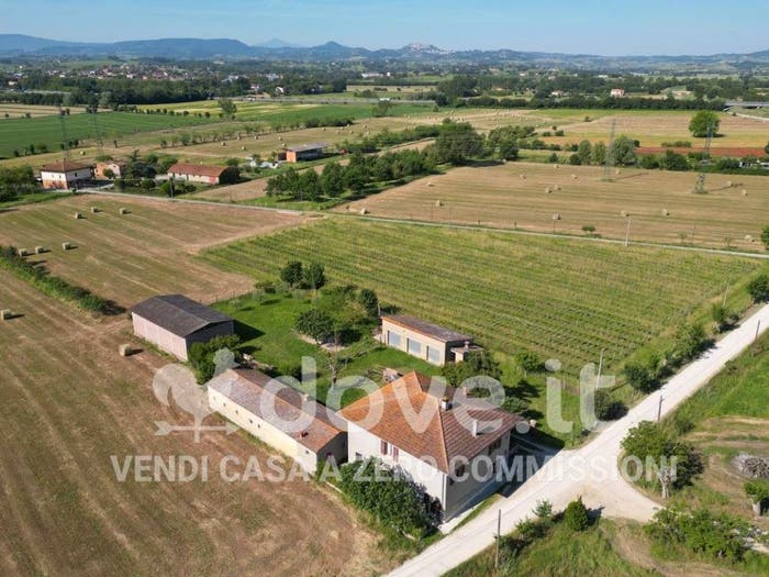 Casa con 6 locali in vendita in Via Caselle, Montepulciano