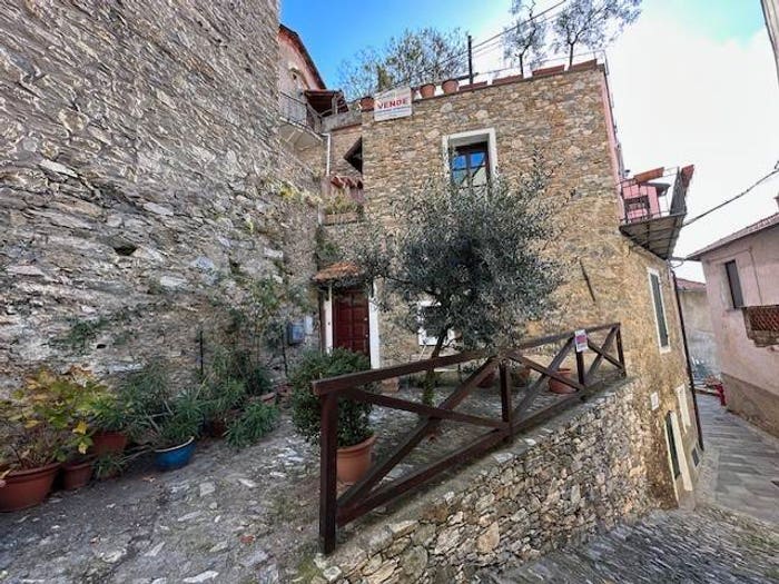 Casa con 6 locali in vendita in Via Maggiore, Vecersio, Castelvecchio di Rocca Barbena