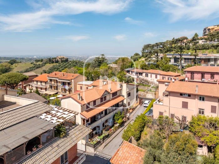 Appartamento quadrilocale in vendita in Via Santa Chiara, Centro, Colonna