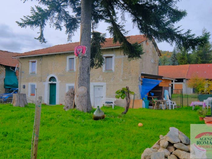 Casa con 6 locali in vendita in Via Montegrappa, Miogliola, Pareto
