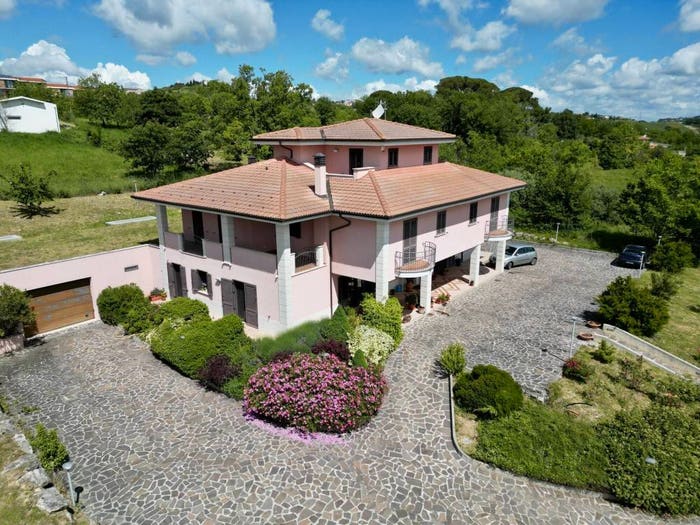 Casa con 6 locali in vendita in Contrada Colle dell'Orso, Feudo, Campobasso