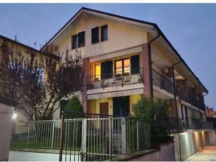 Appartamento trilocale in vendita in Via Milano, Centro, Landriano
