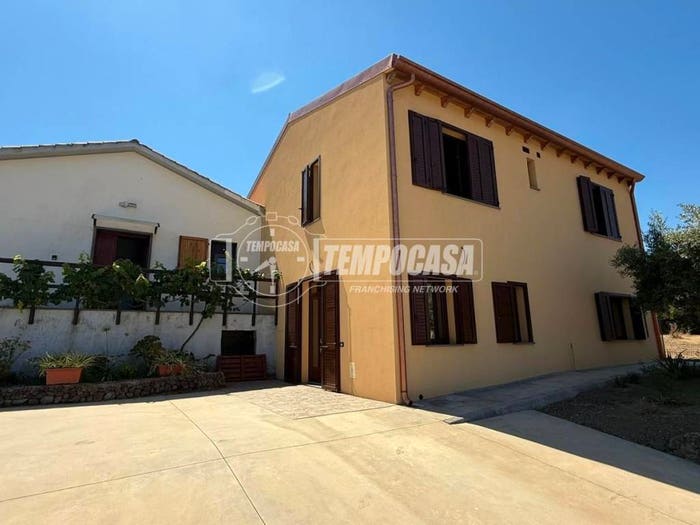 Casa con 5 locali in vendita in Strada Santa Vittoria, Bauladu