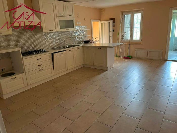 Appartamento quadrilocale in vendita in via debbiali, Centro, Gallicano
