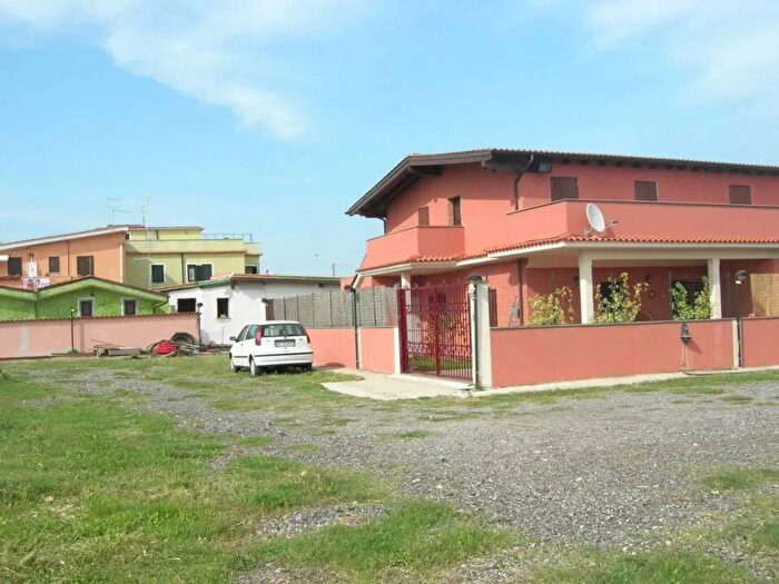 Casa con 6 locali in vendita in Via dei Salici, Castagnetta Santa Procula, Pomezia